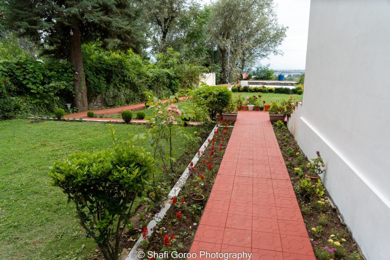 Orania Hotel Srinagar  Exterior photo