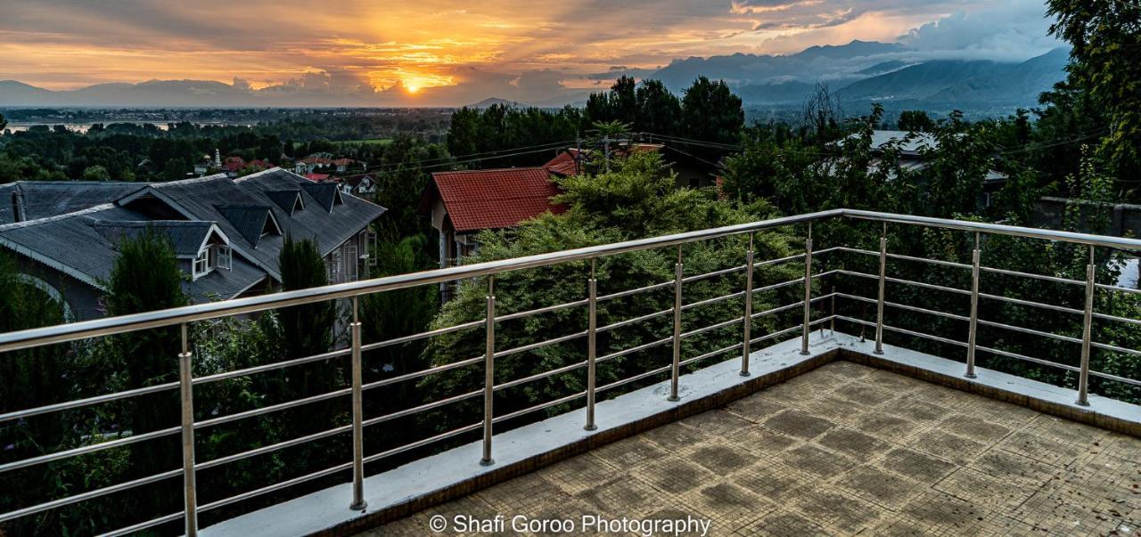 Orania Hotel Srinagar  Exterior photo