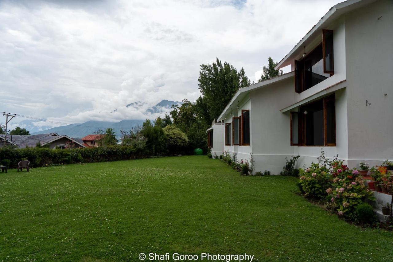 Orania Hotel Srinagar  Exterior photo